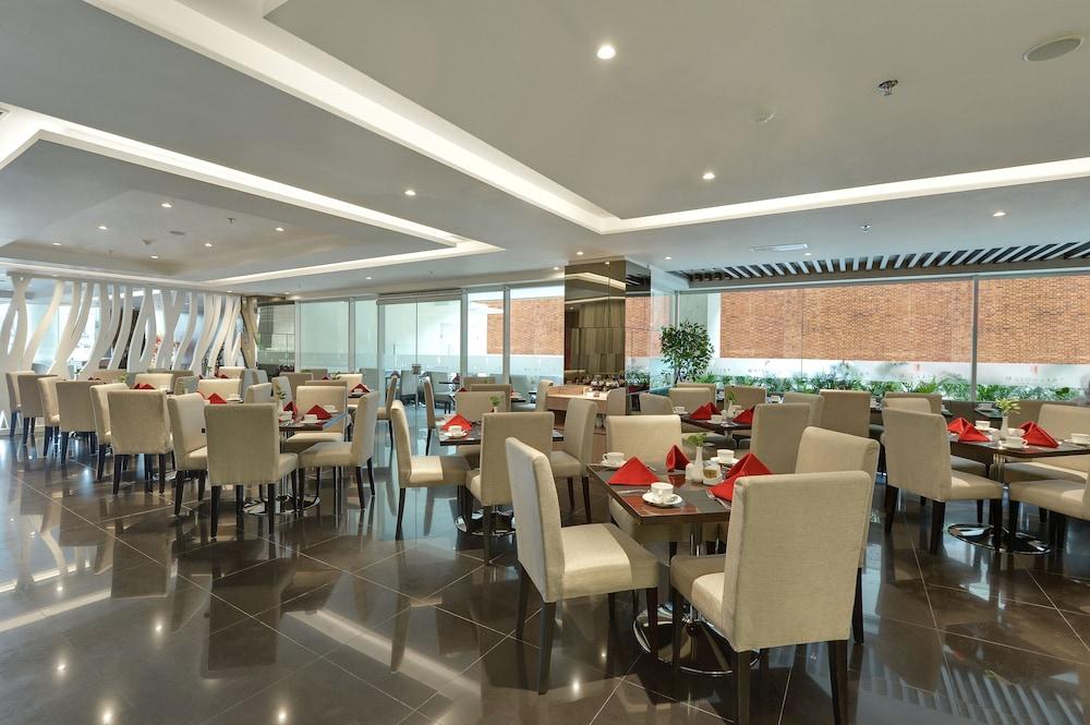 Platinum Adisucipto Hotel & Conference Center Kalasan Exterior photo