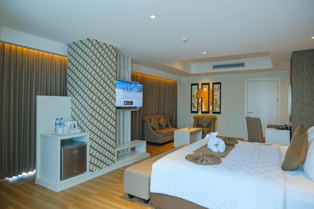 Platinum Adisucipto Hotel & Conference Center Kalasan Exterior photo