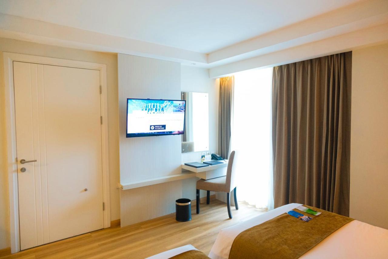 Platinum Adisucipto Hotel & Conference Center Kalasan Exterior photo